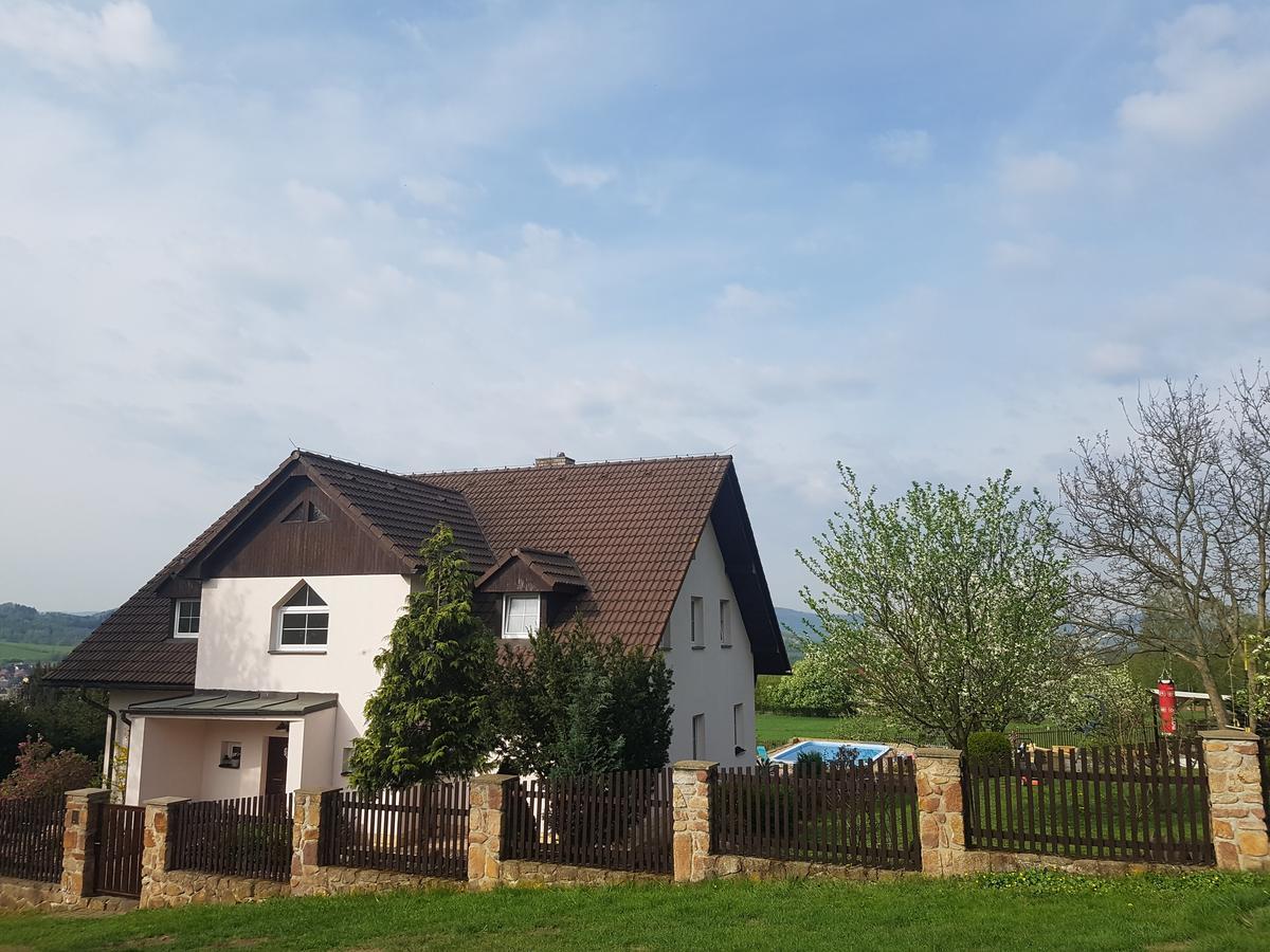 Vila Na Skalce Ceska Kamenice Luaran gambar